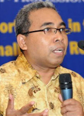 Ambon, Malukupost.com - Provinsi Maluku dijadwalkan menjadi tuan rumah lokakarya nasional bertema "Ekosistem Laut Dalam" yang digelar oleh Ikatan Sarjana Oceanologi Indonesia (ISOI) pada Oktober 2018. Kepala Pusat Penelitian Laut Dalam - Lembaga Ilmu Pengetahuan Indonesia (PPLD-LIPI) Augy Syahailatua, di Ambon, Selasa (27/2), membenarkan kalau Maluku akan menjadi tuan rumah pelaksanaan lokakarya Ekosistem Laut Dalam. Lokakarya tersebut merupakan bagian dari rangkaian kegiatan Pertemuan Ilmiah Nasional Tahunan (PIT) ke-XV ISOI, yang dijadwalkan berlangsung di Yogyakarta. "Itu agenda nasional ISOI, Maluku diminta sebagai tuan rumah untuk pelaksanaan lokakarya Ekosistem Laut Dalam, paling cepat Oktober," katanya.