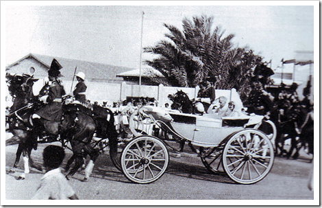 Quaid-e-Azam arriving to inaugurate the State Bank of Pakistan