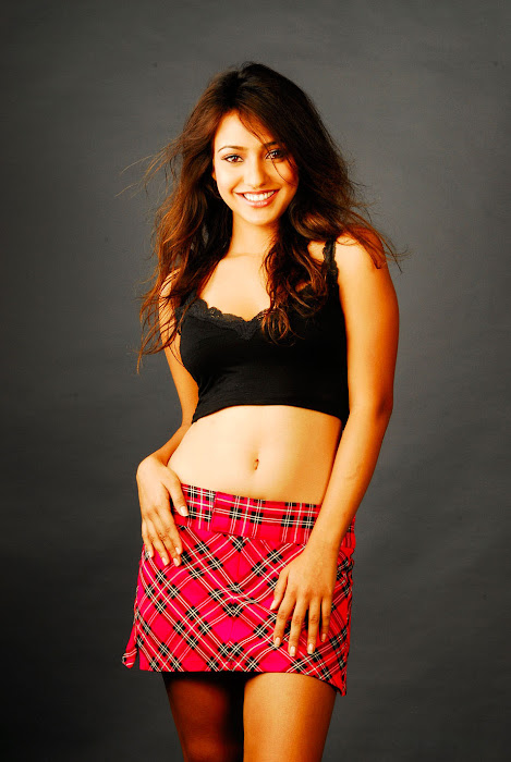 neha sharma , neha sharma spicy unseen pics