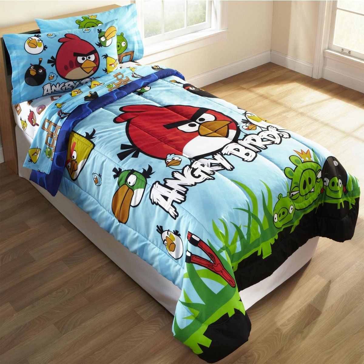 Angry Birds Twin Comforter Set WITH Twin Sheet Set