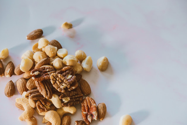 keto-friendly-snacks-nuts