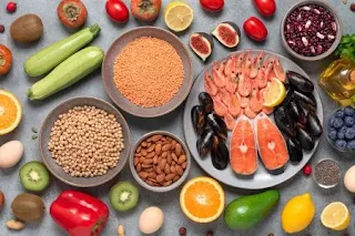 A pescatarian diet rich in omega‑3 fatty acids—especially from small fish like sardines and mackerel—can significantly lower the risk of neurological diseases and increase longevity in older adults."