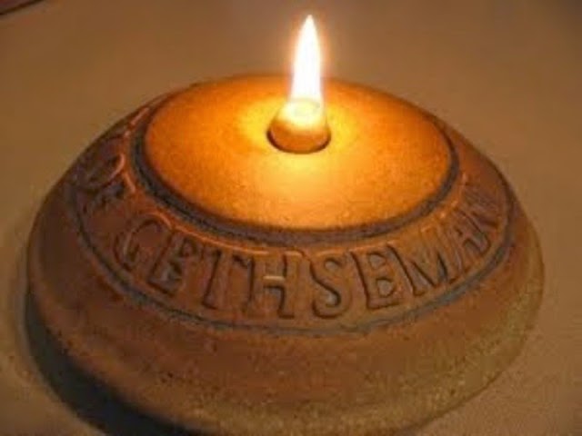 Lilin Ini Menyala Sampai 1500 Tahun
