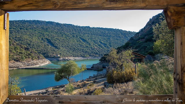 Al fondo sobre río Tajo _Puente del Cardenal_ Monfragüe