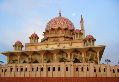 Welcome to the Islamic Holly Places: Putra Mosque 