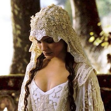 Elizabethan wedding dresses can be purchased by many dress designers