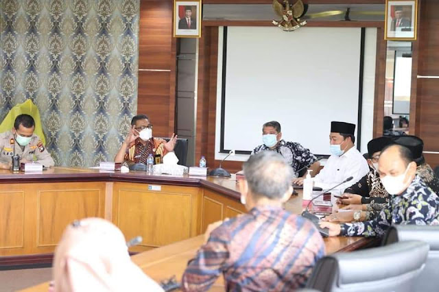 Jefridin Hadiri Rapat Evaluasi tata Cara Pemakaman Jenazah Pasien Covid-19