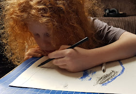 ARTdiscount review boy concentrating using charcoal pencils 