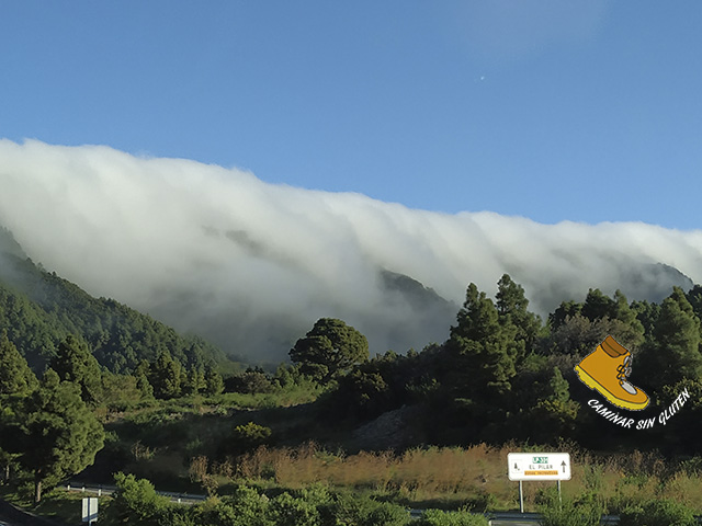 Cascadas de nubes en la Isla de La Palma junto a El Paso