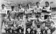 REAL VALLADOLID DEPORTIVO. Temporada 1986-87. Moré, Jorge, Martín Sáez, Minguela, Óscar Wirth y Fenoy. Sánchez Valles, Eusebio, Torrecilla, Moya y Peña. SEVILLA F. C. 1 REAL VALLADOLID DEPORTIVO 2. 12/04/1987. Campeonato de Liga de 1ª División, play-offs finales, jornada 35. Sevilla, estadio Ramón Sánchez Pizjuán: 10.000 personas. GOLES: 0-1: 5’, Manolo Peña. 0-2: 47’, Manolo Peña. 1-2: 48’, José Luis.