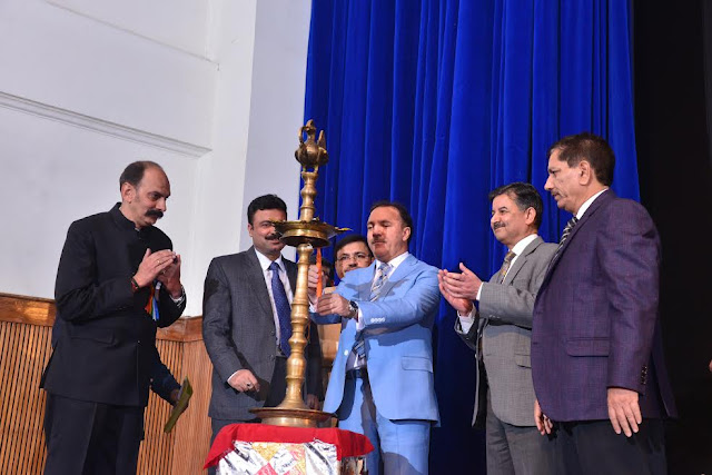 J&K Bank Officers Association organized annual felicitation of retired officials of the Bank at Zorawar Singh Auditorium, Jammu. The felicitation function which was graced by J&K Bank Chairman & CEO, Parvez Ahmed as Chief Guest witnessed the felicitation of 149 officers of the bank who attained the age of superannuation during the last two years. J&K Bank Executive Presidents Sh P.K. Tikoo and Sh R.K. Chibber, President Sh Rakesh Gandotra and Sh Arun Gandotra were also present on the occasion. 