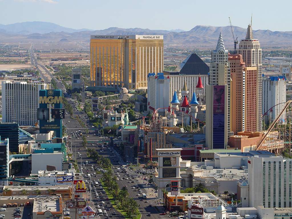 Las Vegas Skyline Wallpaper | PicsWallpaper.com