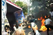 Tragis ! Polisi Dibakar Saat Kawal Demo Mahasiswa di Cianjur