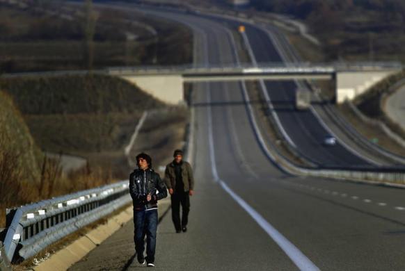 Η Διεθνής Αμνηστία κατηγορεί την Ελλάδα επειδή παίρνει μέτρα κατά της λαθρομετανάστευσης!