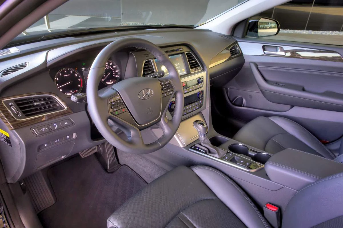 Hyundai Sonata 2015 - interior