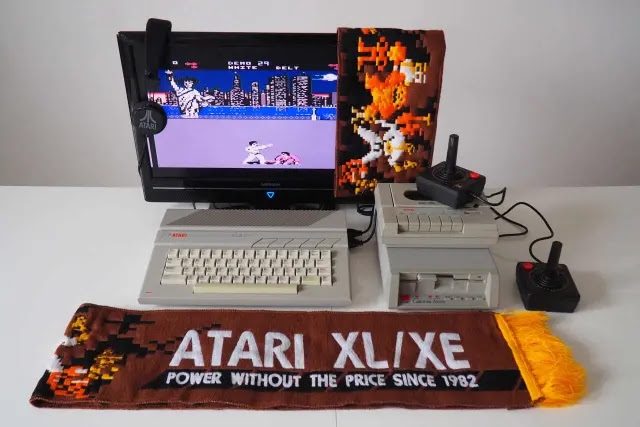 Bufandas con diseños de juegos Atari 8 bits para abrigarse este 2021