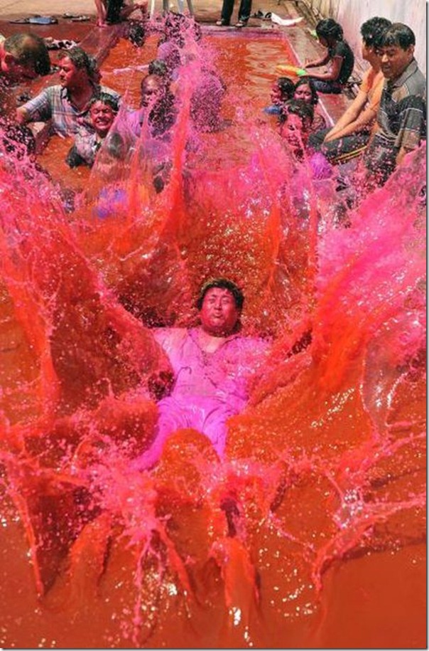 TOPSHOTS-INDIA-RELIGION-FESTIVAL-HOLI