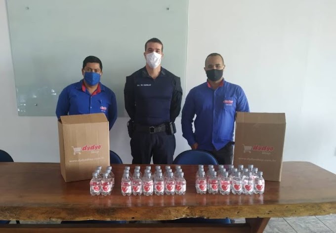 Indústria de refrigerantes doa álcool em gel para policiais militares que estão na linha de frente durante pandemia