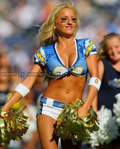 cheerleaders_at_halloween_640_01.jpg (483×600)