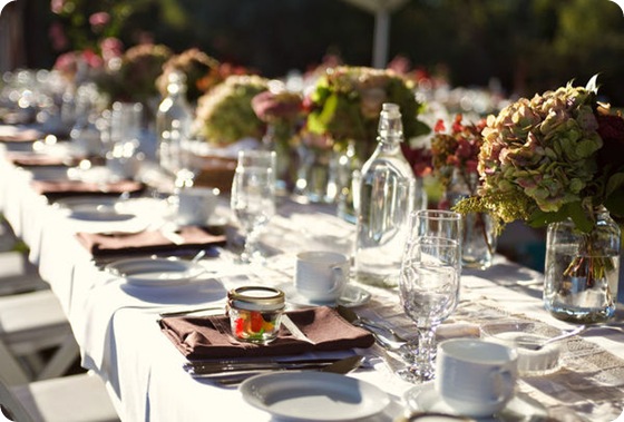 simple rustic outdoor wedding hydrangea centerpiece 3