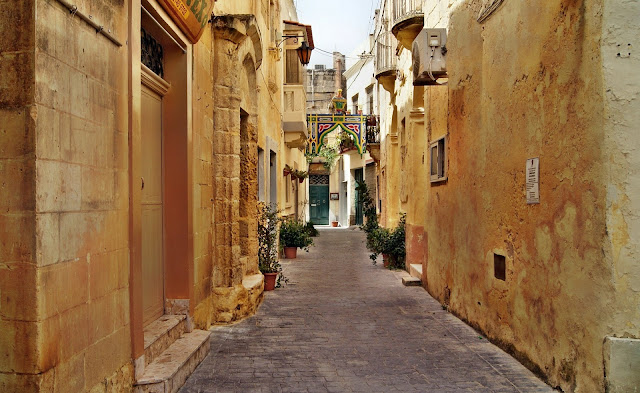 Malta south with 24 hours a day in Valletta