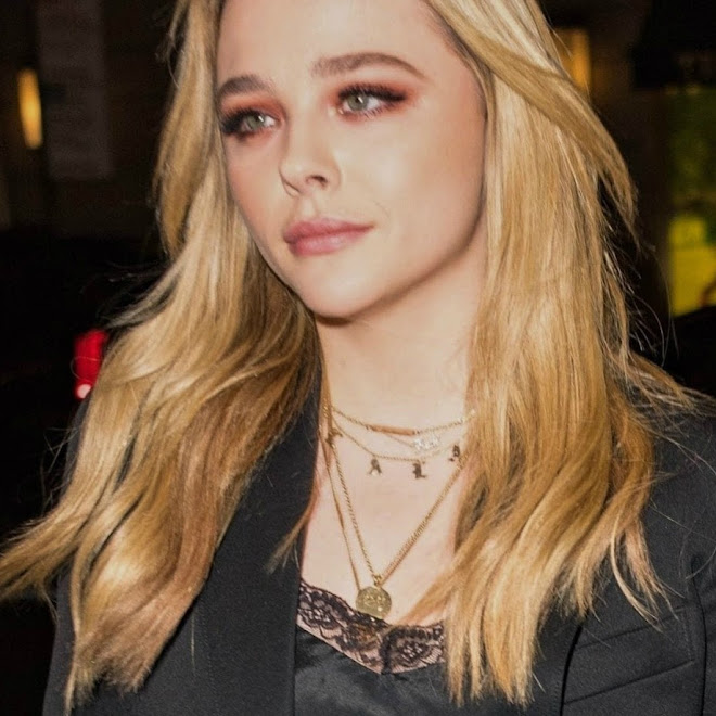 Chloe Moretz leaving The Polo Bar in New York : ラルフ・ローレンのポロ・バーからお帰りのクロエ・モレッツちゃん ! !