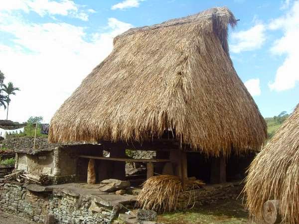 Rumah Adat NTT  Rumah Mbaru Niang