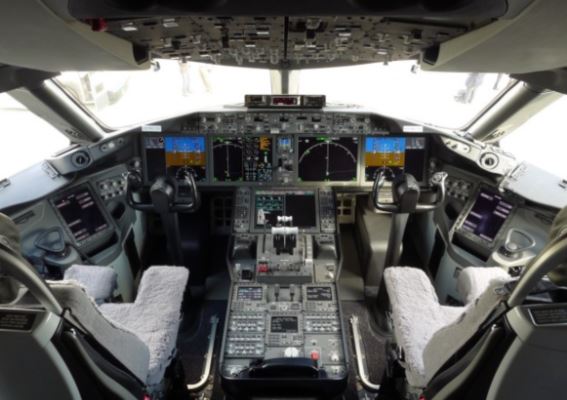 Boeing 787-10 Dreamliner cockpit