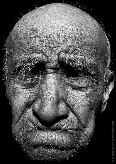 Portraits of long-lived people who saw three Centuries