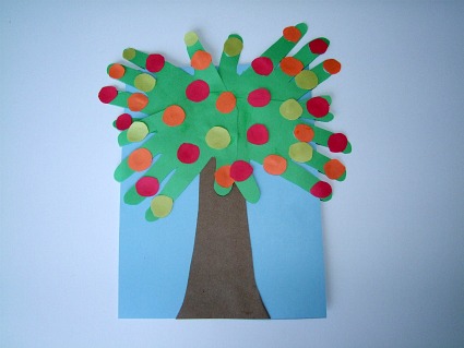 Craft Ideas Apples on Kiboomu Shows You How To Make A Johnny Appleseed Handprint Apple Tree