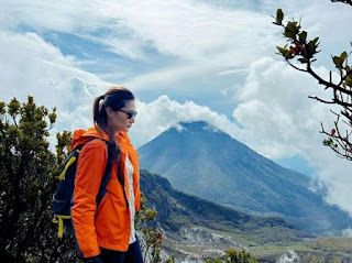 Tips Traveling: Gunung Gede Pangrango dengan Berbagai Keindahan Alam dan Mitos