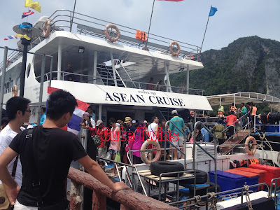 Pengalaman mengikuti tur ke Maya Bay