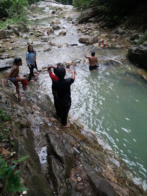 penunggu senja kenangan di air terjun gunung pulai 