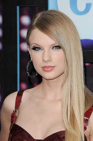 taylor swift new hair 2011. taylor swift