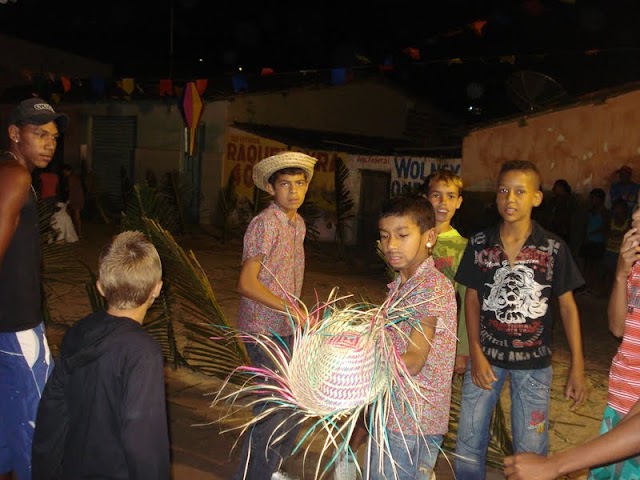 DAQUI A POUCO COMEÇA A FESTA NO LOTEAMENTO DE VAVÁ