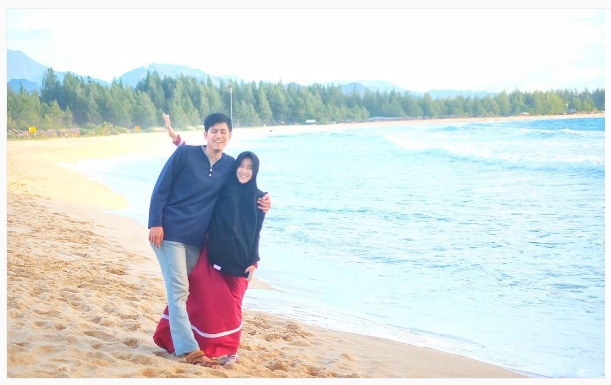 Foto Ressa Rere dan Ryan Qory di Pantai