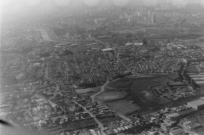 Imagem aérea de São Paulo preto e branco 