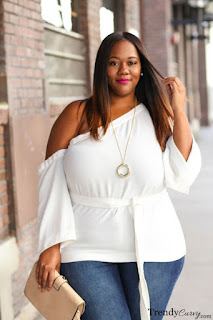 ¿Cómo combinar blusa blanca siendo Plus Size?