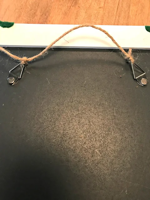 easy hanging hack for frames with two hooks