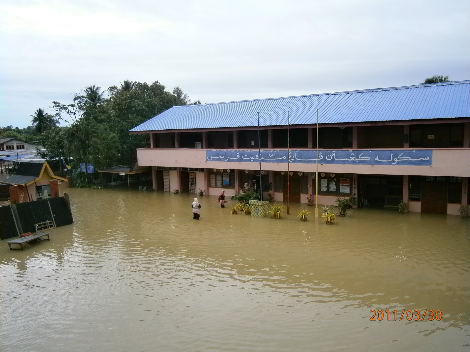 EPAL HIJAU:::: banjir di Sek Keb Padang Melangit, Perlis 