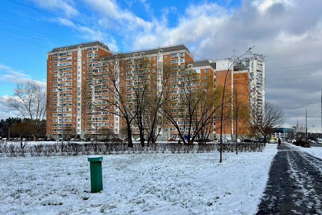 Лухмановская улица, парк Лухмановский, жилой дом