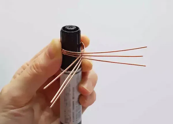 渦巻きワイヤーリングの作り方step6:ワイヤーをリングマンドレルに巻く