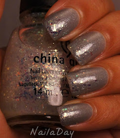 NailaDay: Love and Beauty Gunmetal with China Glaze Make a Spectacle