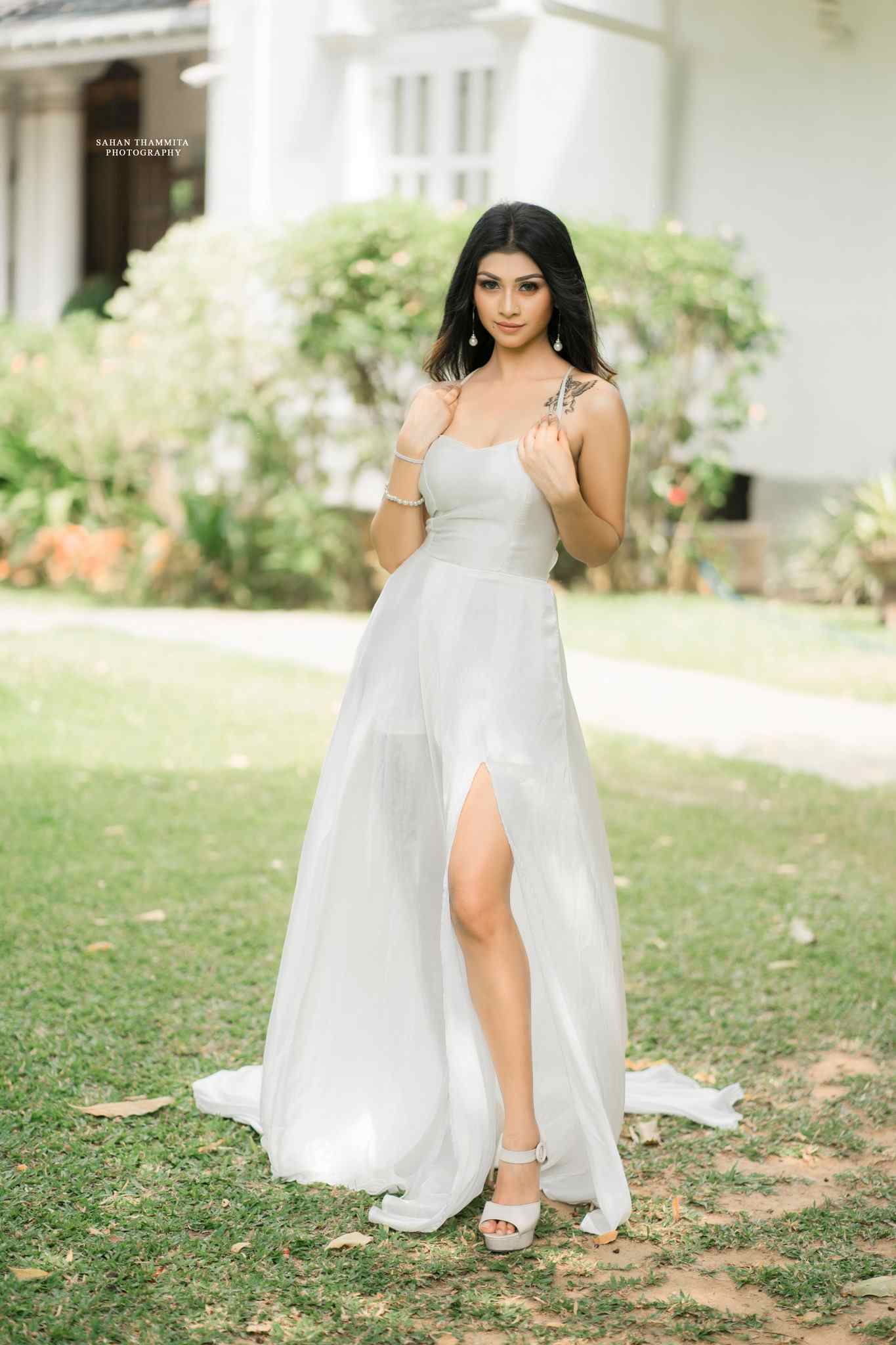 Pooja Vindy as a charming Western bride. Sahan Thammita Photography. Sri Lankan Bridal photos. Western brides. Pooja Vindy hot. Hot Sri Lankan girls.