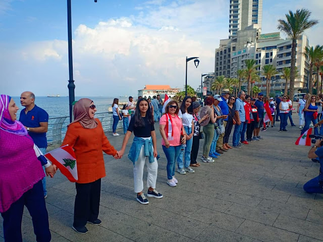 Lebanese protesters form a human chain 