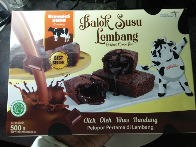 Satu box kue "Balok Susu Lembang";Balok Susu Lembang Oleh-oleh Khas Bandung;Oleh-oleh Khas Bandung Kekinian Favorit Anak Muda Kekinian;Oleh-oleh Khas Bandung untuk Pacar;