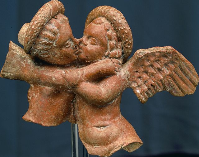 Αρχαιολογικό Μουσείο Πέλλας: Πήλινο σύμπλεγμα Έρωτα και Ψυχής