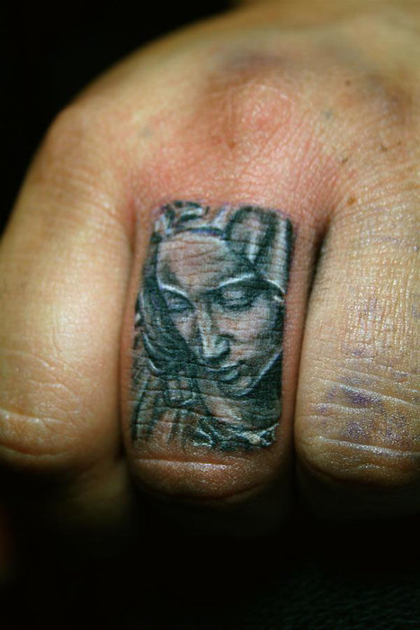 a wedding ringjun Tattooed on his left arm that Finger tattoos words