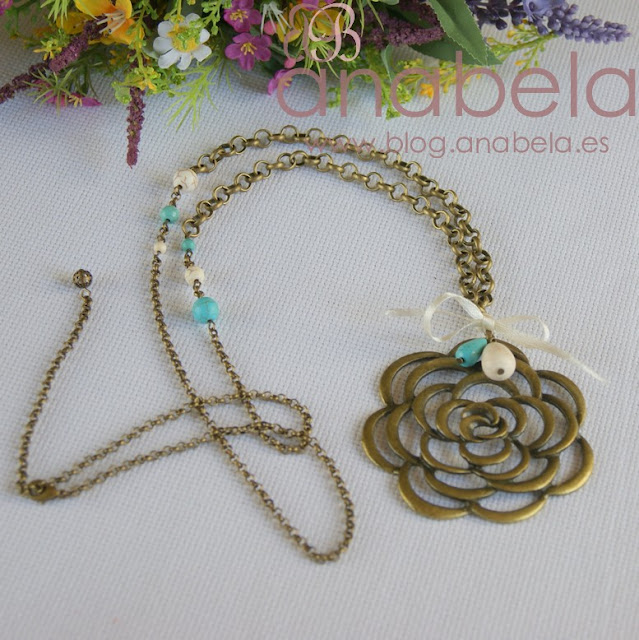 collar de bronce y howlita