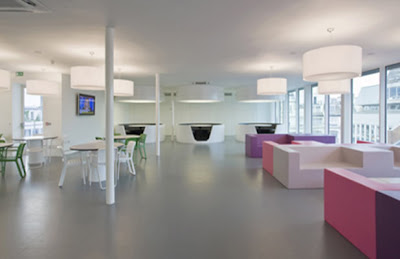 Ultramodern-office-design-with-colorful-furniture